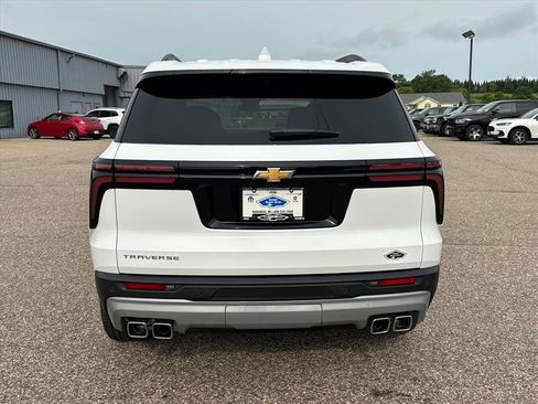 Used 2026 Chevrolet Traverse LT w/ Driver Confidence Package FWD image 3