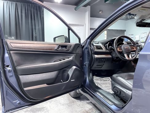 Used 2017 Subaru Outback 2.5i Limited image 12