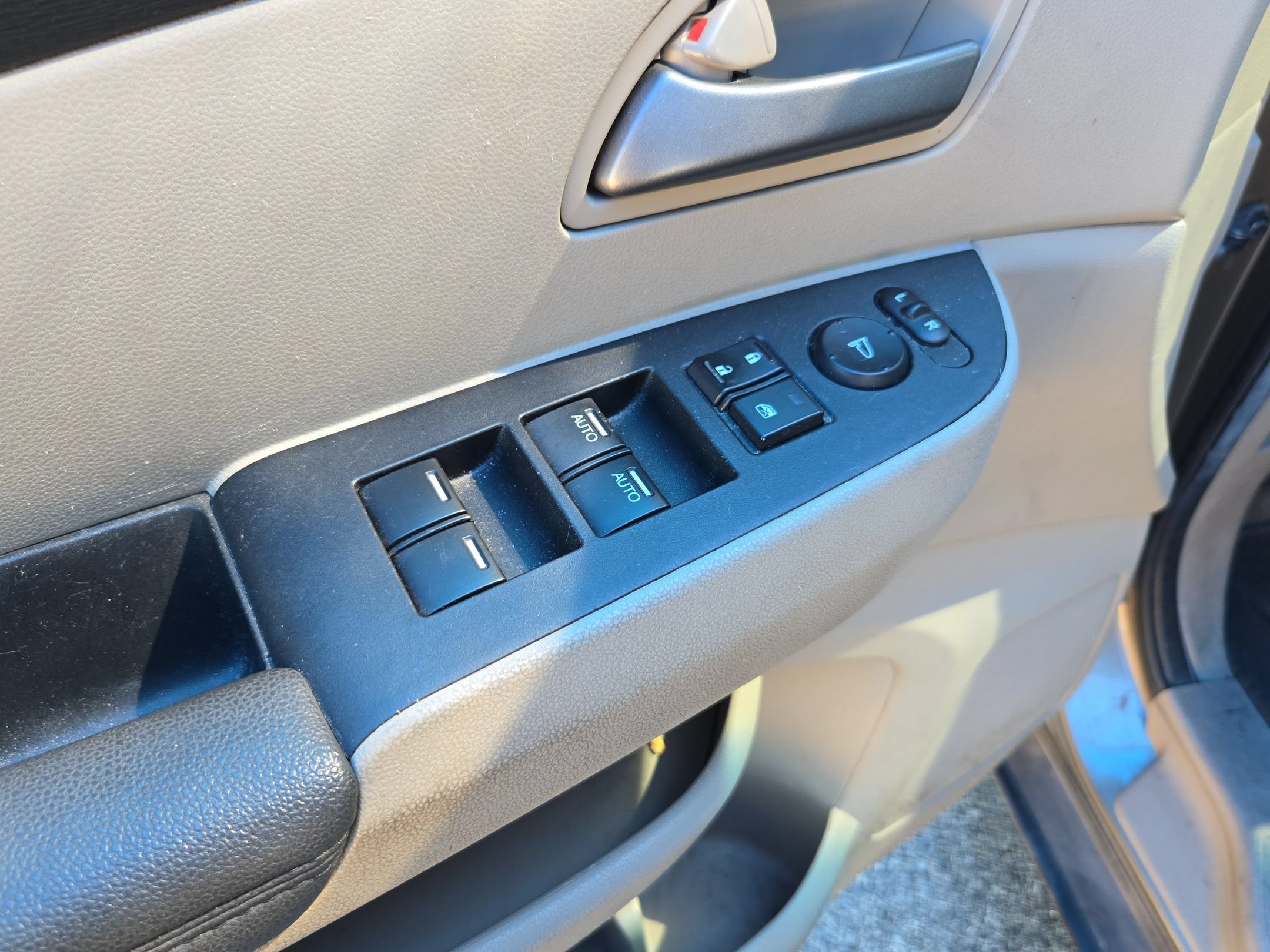 Used 2012 Honda Odyssey EX-L image 11