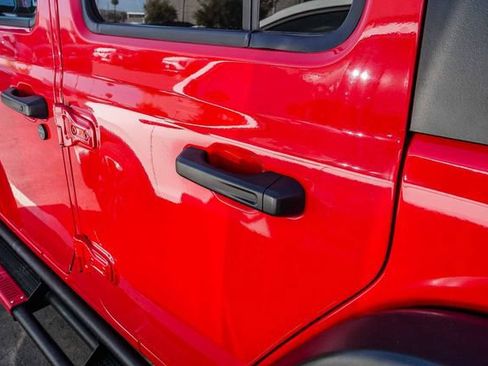 Used 2022 Jeep Wrangler Unlimited Rubicon 4xe AWD/4WD image 11