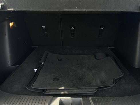 Used 2025 Chevrolet Trax LT w/ LT Convenience Package FWD image 32