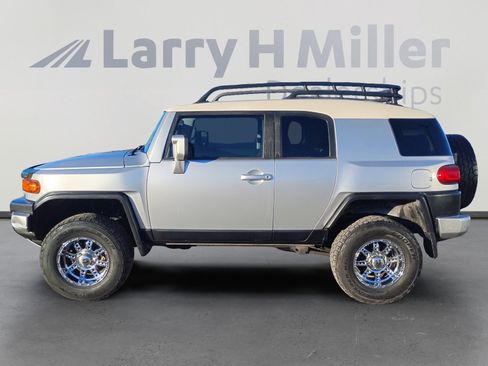 Used 2007 Toyota FJ Cruiser 4WD image 2