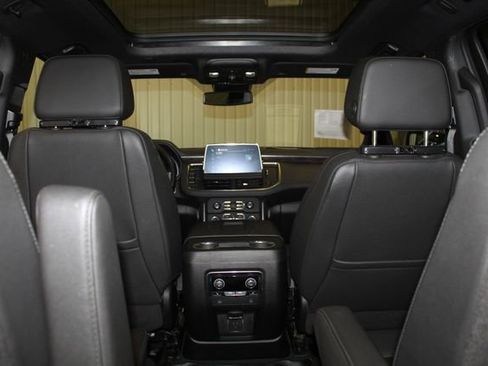 Used 2023 Chevrolet Suburban LT w/ Luxury Package AWD/4WD image 20