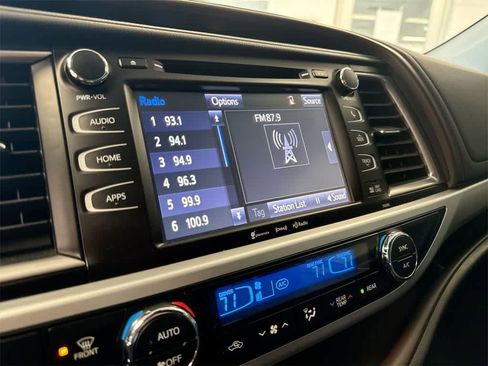 Used 2019 Toyota Highlander XLE image 33