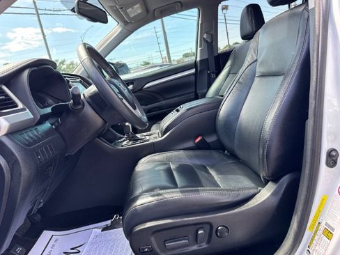 Used 2016 Toyota Highlander XLE FWD image 17