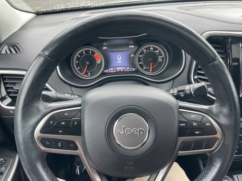 Used 2019 Jeep Cherokee Limited AWD/4WD image 19
