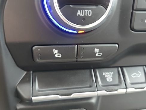 Used 2022 Chevrolet Silverado 2500 LT w/ Convenience Package image 22