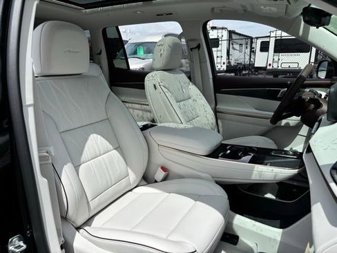 New 2026 Buick Enclave Avenir w/ Super Cruise Package AWD/4WD image 38