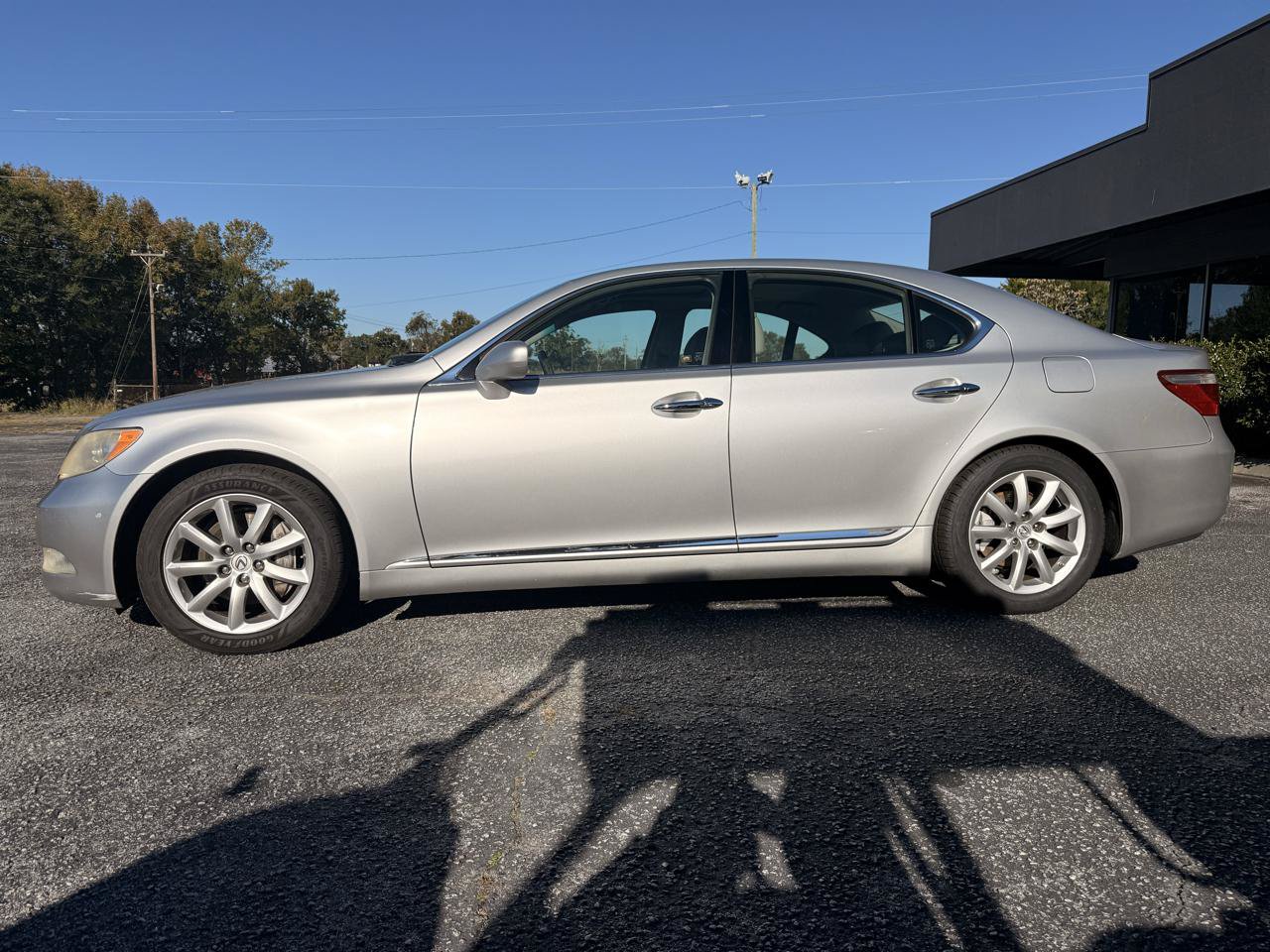 Used 2008 Lexus LS 460 RWD image 2