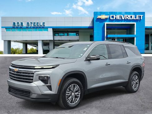 Certified 2026 Chevrolet Traverse LT FWD image 2