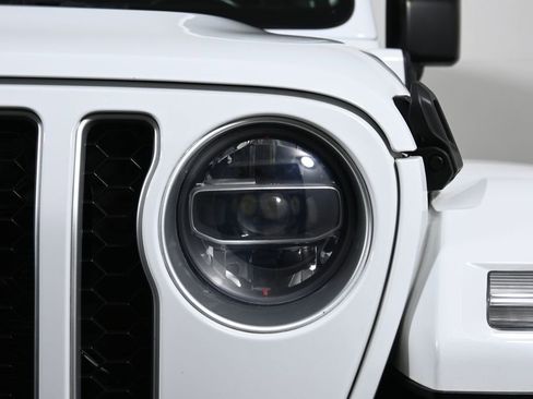 Used 2021 Jeep Wrangler Unlimited Sahara w/ Cold Weather Group image 10