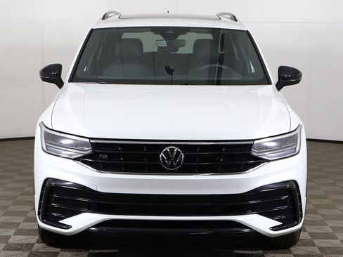 Used 2022 Volkswagen Tiguan SE R-Line image 12