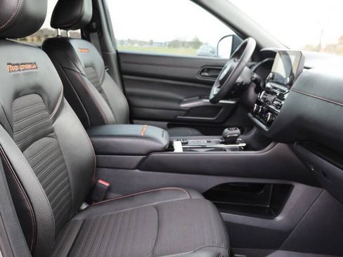 Used 2025 Nissan Pathfinder Rock Creek AWD/4WD image 15