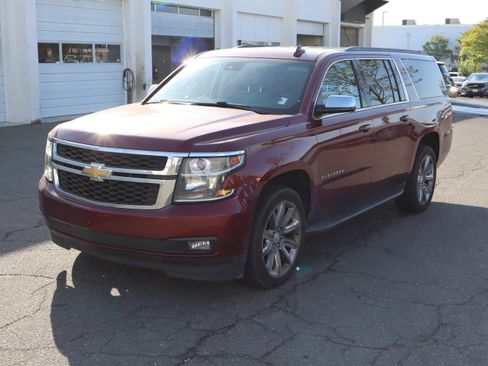 Used 2017 Chevrolet Suburban LT image 5