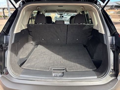 Used 2023 Nissan Rogue SV image 14
