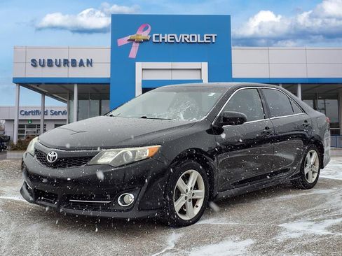 Used 2014 Toyota Camry L image 1