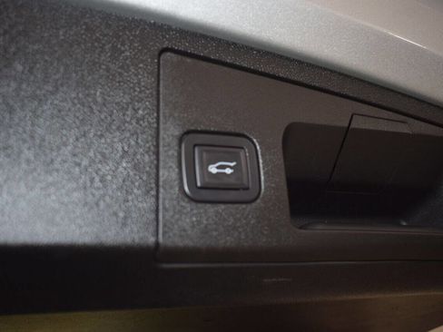 Used 2020 Cadillac XT4 Premium Luxury image 21