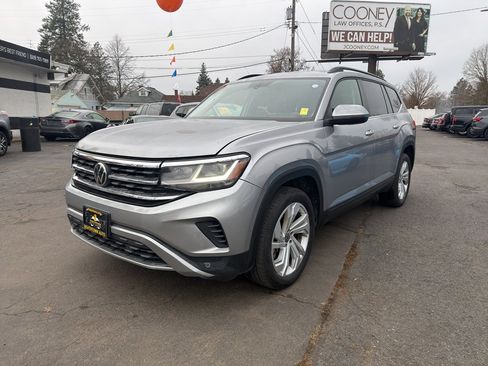 Used 2022 Volkswagen Atlas SE image 2