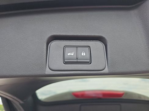 Used 2025 Nissan Rogue SV image 14