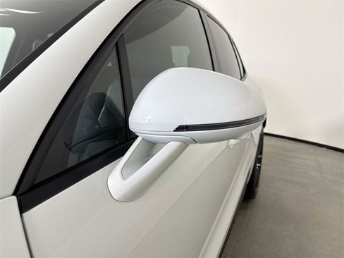 Certified 2024 Porsche Macan w/ Premium Plus Package image 12