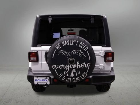 Used 2022 Jeep Wrangler Unlimited Sahara image 4