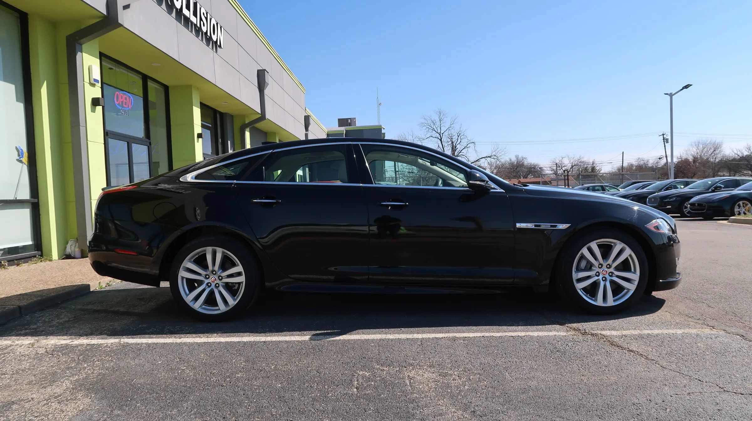 Used 2017 Jaguar XJ R-Sport RWD image 8