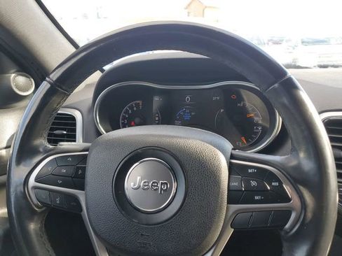 Used 2018 Jeep Grand Cherokee Laredo image 11