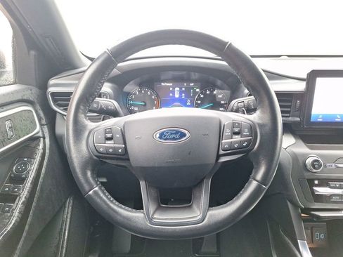 Used 2020 Ford Explorer XLT w/ Equipment Group 202A image 12