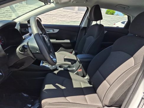 Used 2023 Kia Forte LXS w/ LXS Technology Package FWD image 16