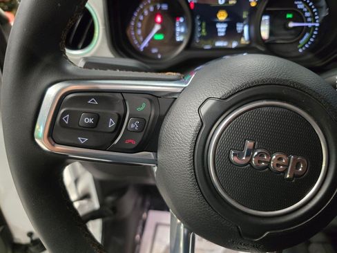 Used 2024 Jeep Wrangler Unlimited Sahara AWD/4WD image 20