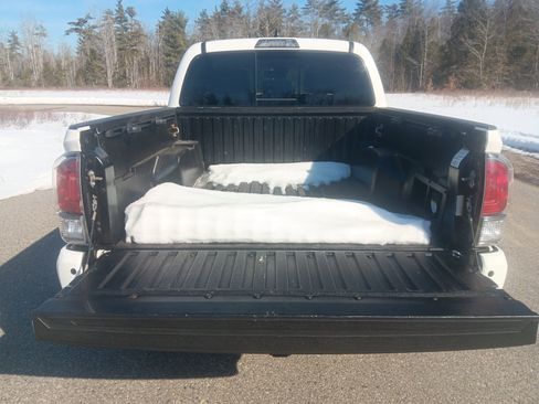 Used 2020 Toyota Tacoma TRD Off-Road w/ Technology Package image 17