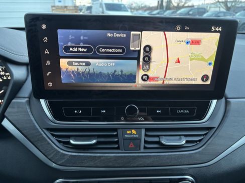 Used 2024 Nissan Altima 2.5 SV w/ SV Premium Package image 18