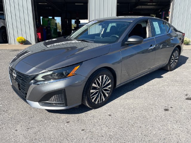 Used 2024 Nissan Altima 2.5 SV FWD image 3