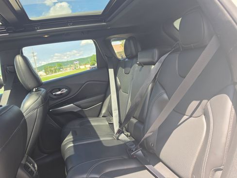 Used 2019 Jeep Cherokee High Altitude AWD/4WD image 12