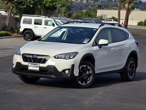 Used 2023 Subaru Crosstrek 2.0i Premium image 2