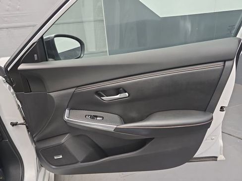 Used 2023 Nissan Sentra SR w/ SR Premium Package FWD image 50