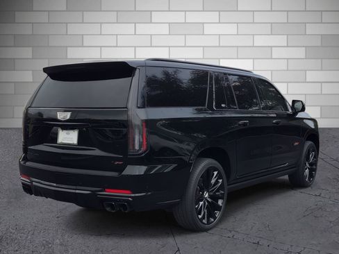 Certified 2026 Cadillac Escalade ESV V w/ LPO, ONYX Package AWD/4WD image 5