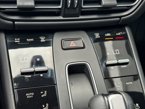 Used 2022 Porsche Macan image 21