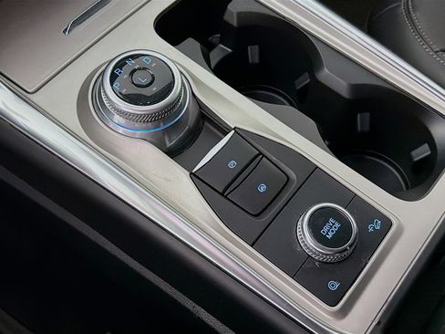 Used 2023 Ford Explorer XLT w/ Equipment Group 202A image 18