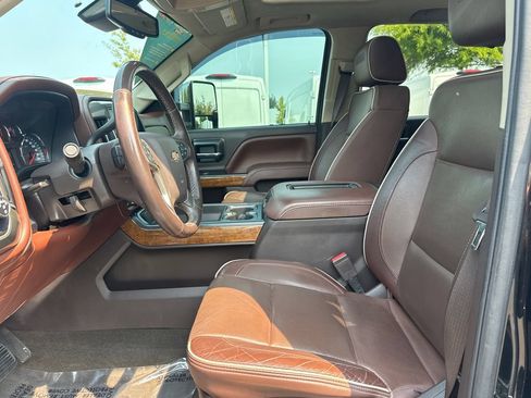 Used 2016 Chevrolet Silverado 2500 High Country w/ High Country Premium Package AWD/4WD image 11