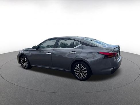 Used 2025 Nissan Altima 2.5 SV FWD image 10