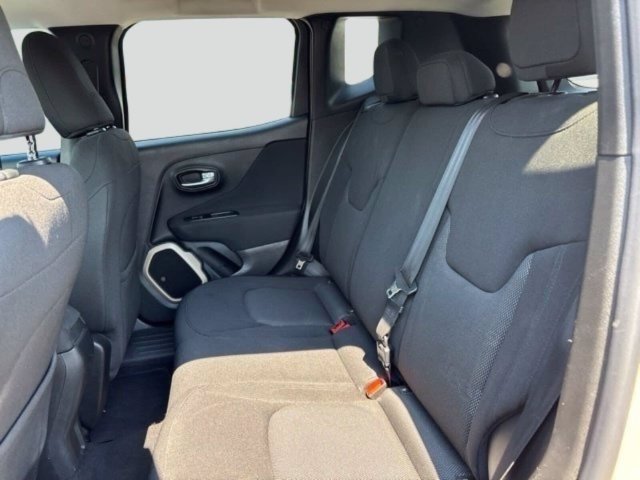 Used 2016 Jeep Renegade Latitude FWD image 29