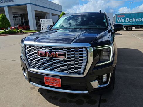 Used 2024 GMC Yukon XL Denali w/ Denali Reserve Package image 3