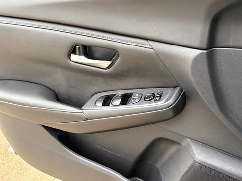 Certified 2025 Nissan Sentra SV image 27