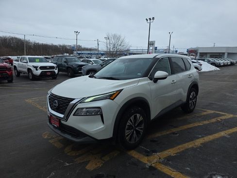 Used 2023 Nissan Rogue SV image 9