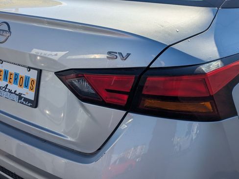 Used 2024 Nissan Altima 2.5 SV FWD image 5