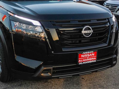 New 2025 Nissan Pathfinder SV w/ Black Appearance Package image 6