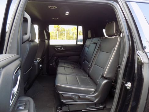 Used 2024 GMC Yukon XL SLT image 24