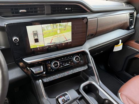 Used 2025 GMC Sierra 1500 Denali Ultimate image 10