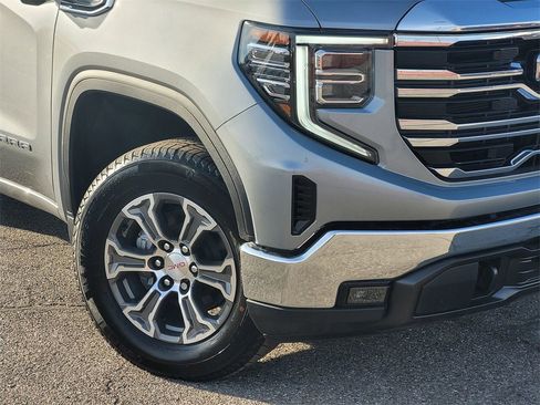 New 2026 GMC Sierra 1500 SLT image 3